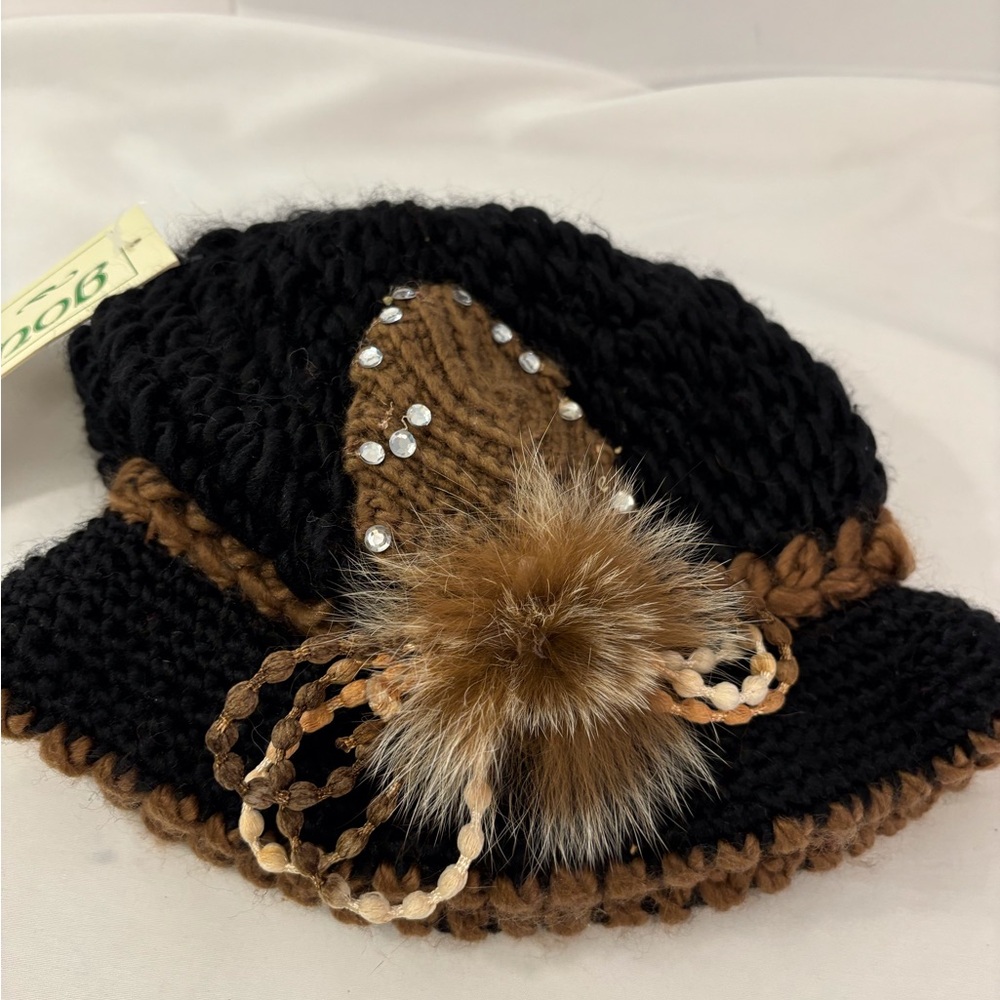 Ladies View Killarney Knitted Cap Cold Weather SZ Small fits 6.5/7 Yarn Fuzzy